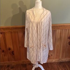 Elegant Cream Cardigan with Diamond Design
